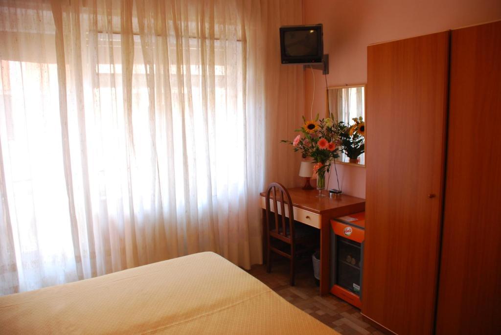 Hotel Colibri Finale Ligure Zimmer foto
